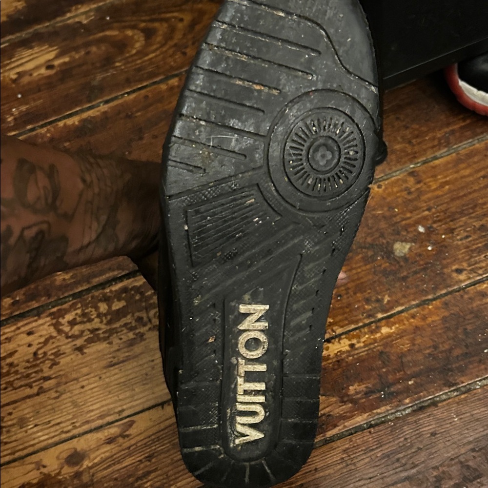 Louis Vuitton Black and White Leather Sneakers - Picture 6 of 6